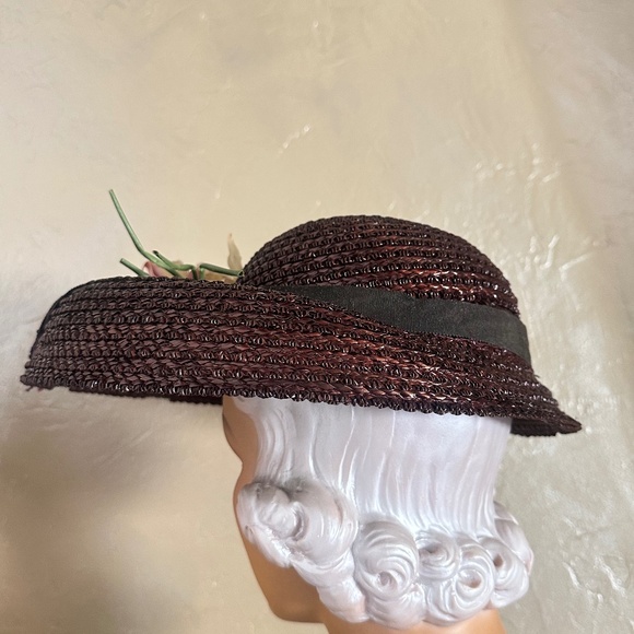 ELEGANT 1940s\' BROWN STRAW WIDE BRIM HAT WITH FABRIC FLOWERS & GROSGRAIN BANDS main image 10